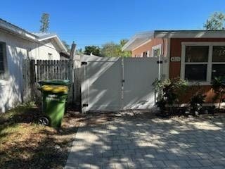 6' H White PVC Privacy